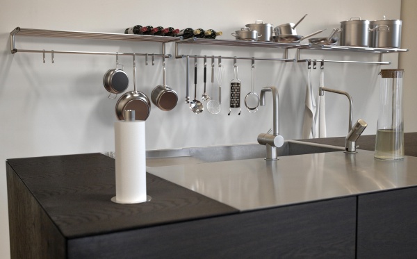 FROST Nova² Edelstahlwandgarderobe 1936
