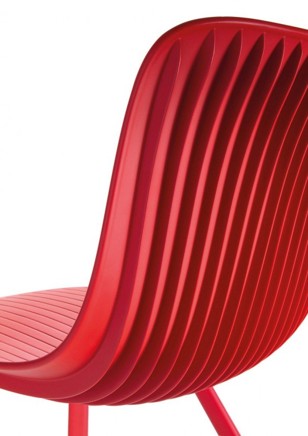 Segis Stuhl Dragonfly mit Schreibtablar