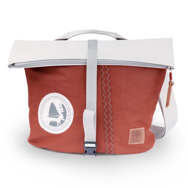 360° Segeltuchtasche Tender City braunes Segel mit hellgrauem Persenning und weißem Emblem